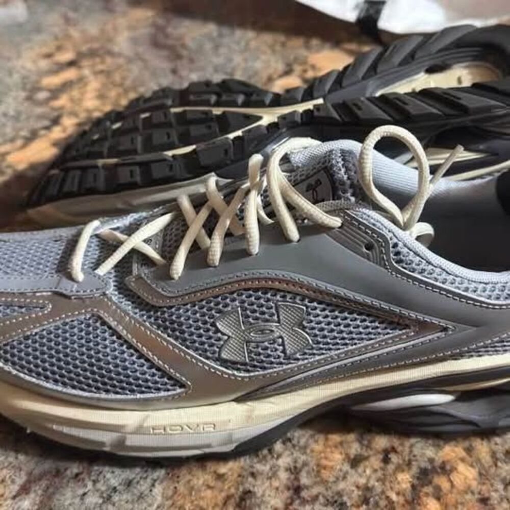Under Armour size 13 in EEUC